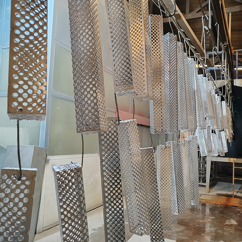 网格条状镂空雕刻铝板